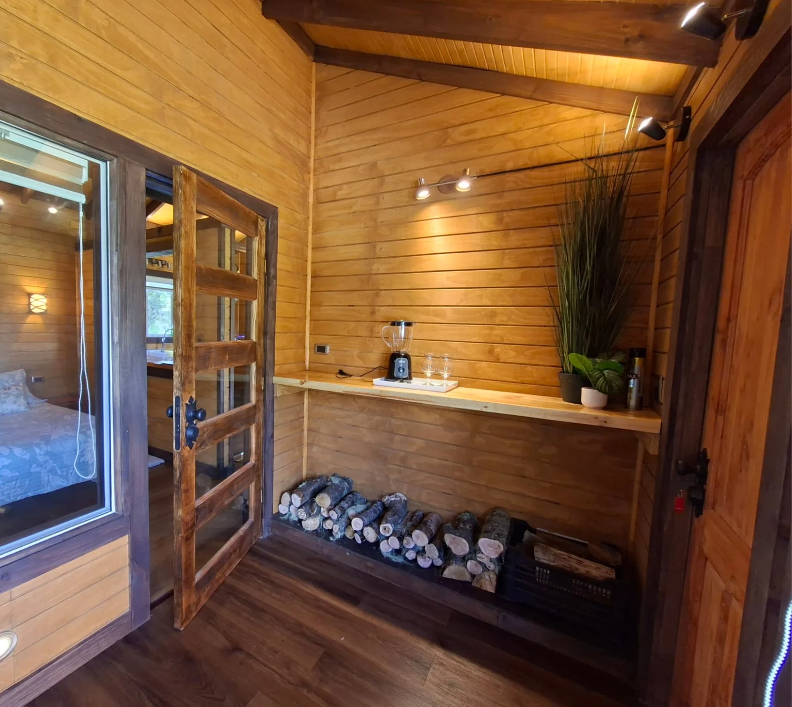 Detalles del rincón de tinaja. Cabaña chica de Tinaja Bellavista Coyhaique.