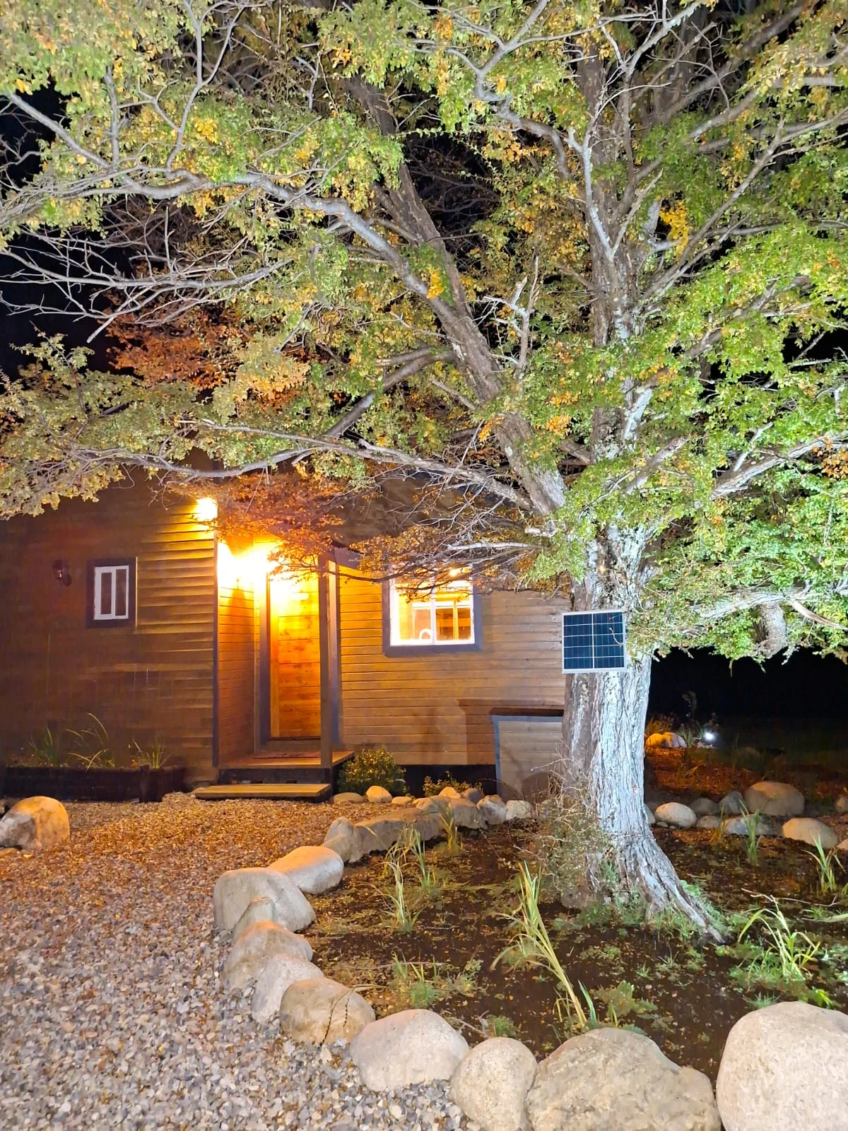 El encanto de llegar de noche. Cabaña grande de Tinaja Bellavista Coyhaique.