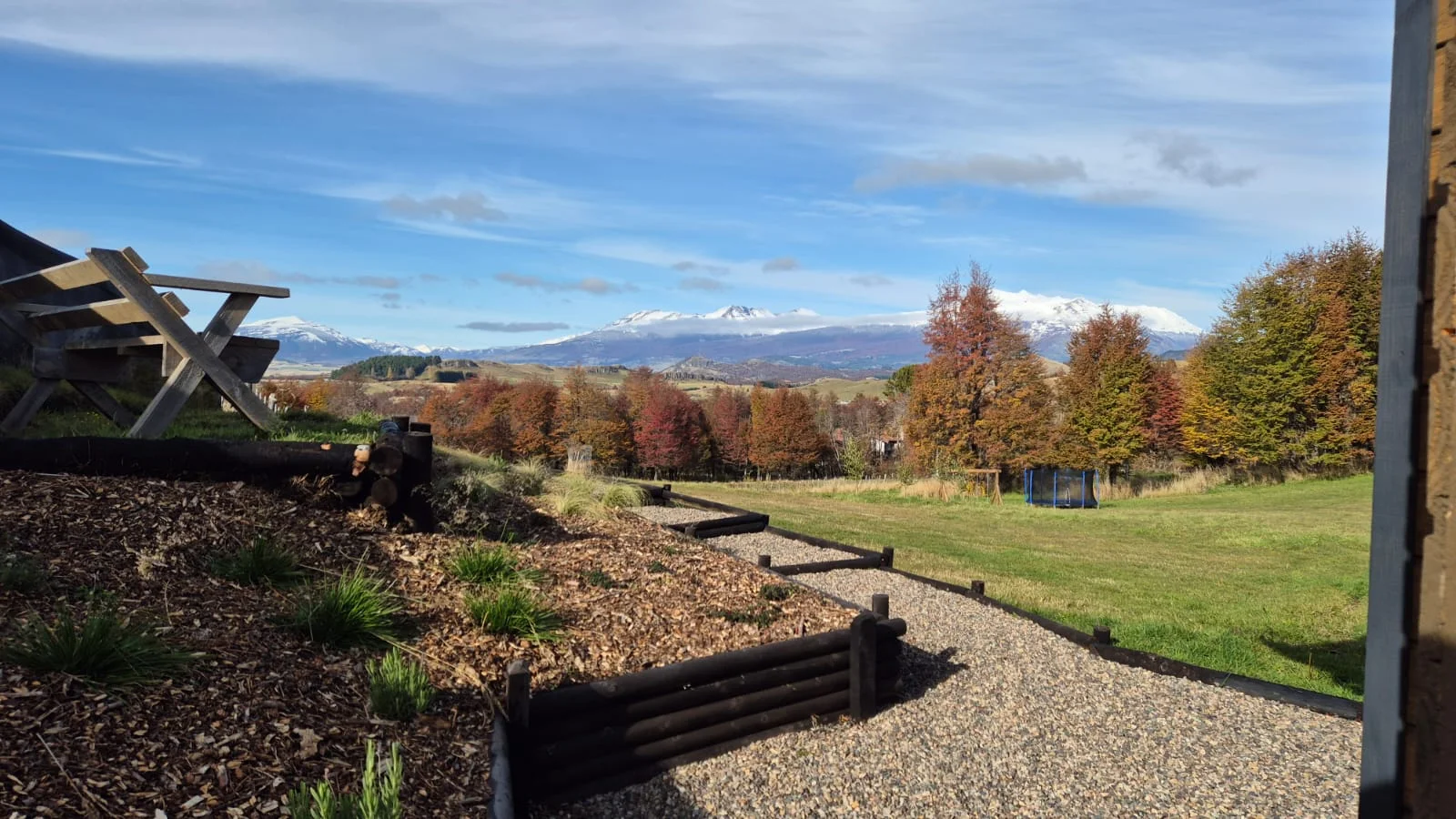 Un paseo entre jardines. Jardín de Tinaja Bellavista Coyhaique.